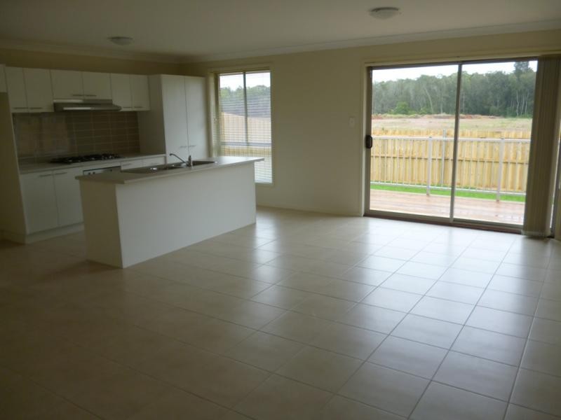 16 Ingleburn Gardens Dr, Ingleburn NSW 2565