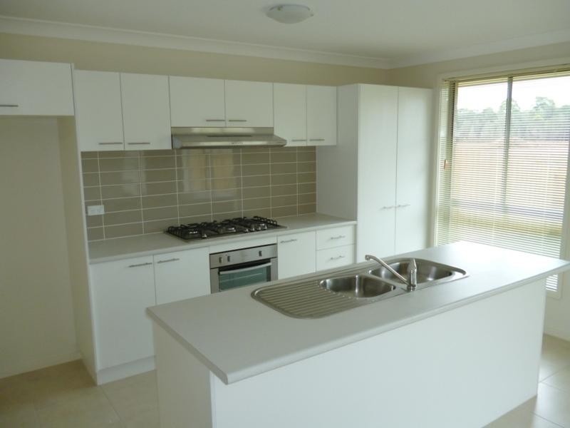 16 Ingleburn Gardens Dr, Ingleburn NSW 2565