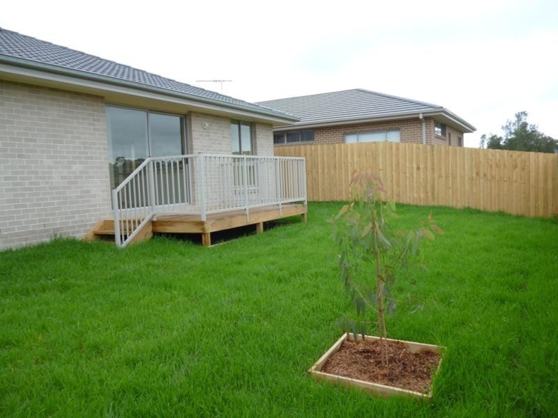 16 Ingleburn Gardens Dr, Ingleburn NSW 2565