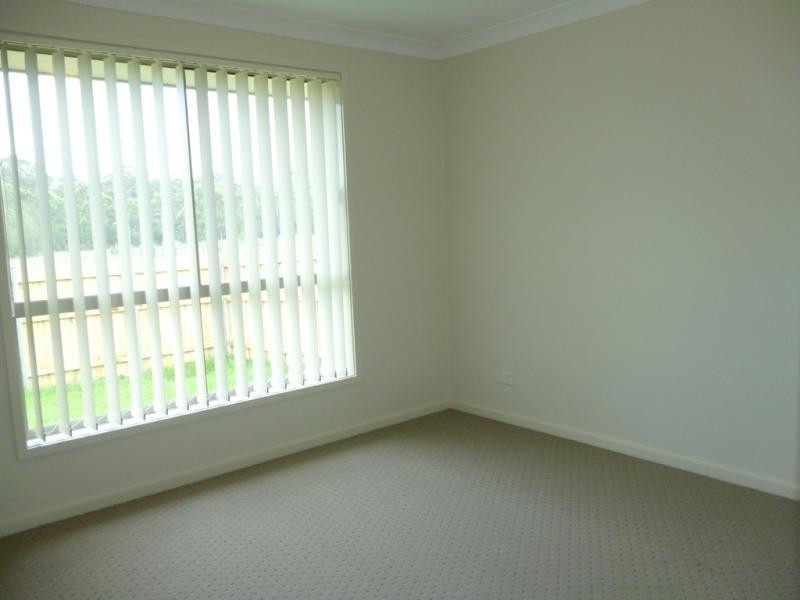 16 Ingleburn Gardens Dr, Ingleburn NSW 2565