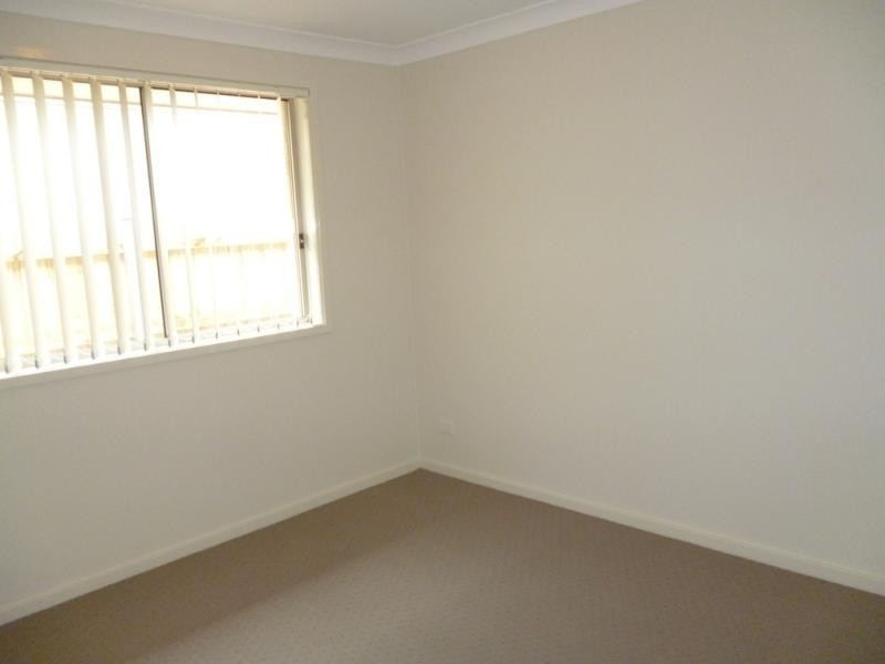 16 Ingleburn Gardens Dr, Ingleburn NSW 2565