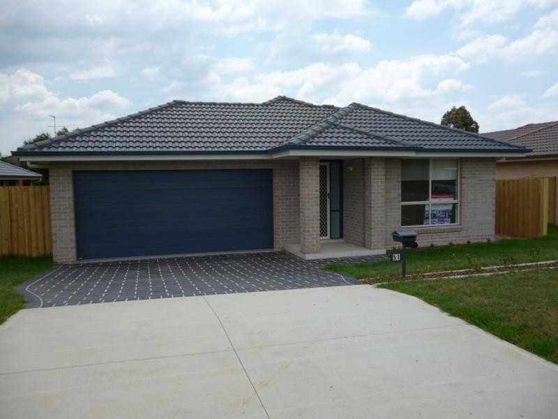 51 Adams Cct, Elderslie NSW 2570