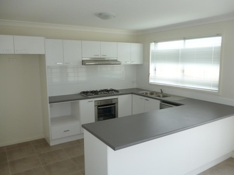 35 Ingleburn Gardens Dr, Ingleburn NSW 2565