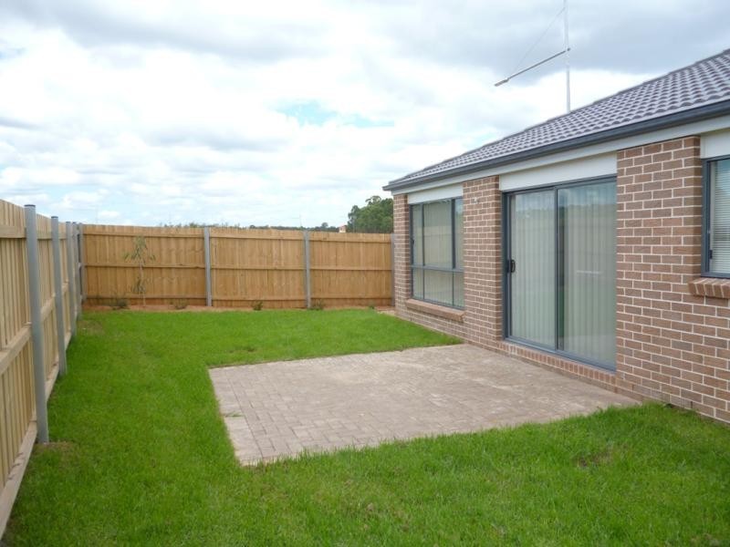 35 Ingleburn Gardens Dr, Ingleburn NSW 2565