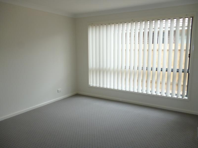 35 Ingleburn Gardens Dr, Ingleburn NSW 2565