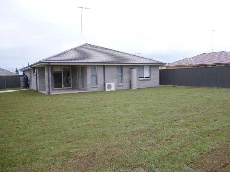 72 Glenmore Ridge Dr, Glenmore Park NSW 2745