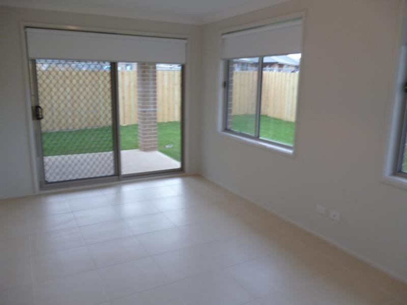 117 Ridgetop Dr, Glenmore Park NSW 2745