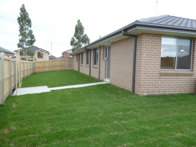 117 Ridgetop Dr, Glenmore Park NSW 2745