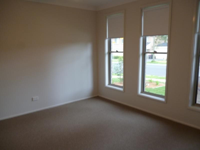 117 Ridgetop Dr, Glenmore Park NSW 2745