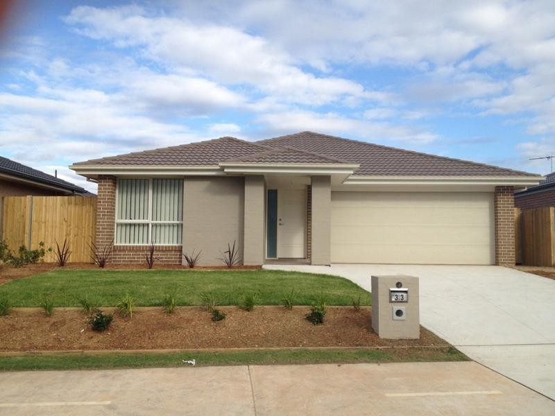 33 Ingleburn Gardens Dr, Ingleburn NSW 2565