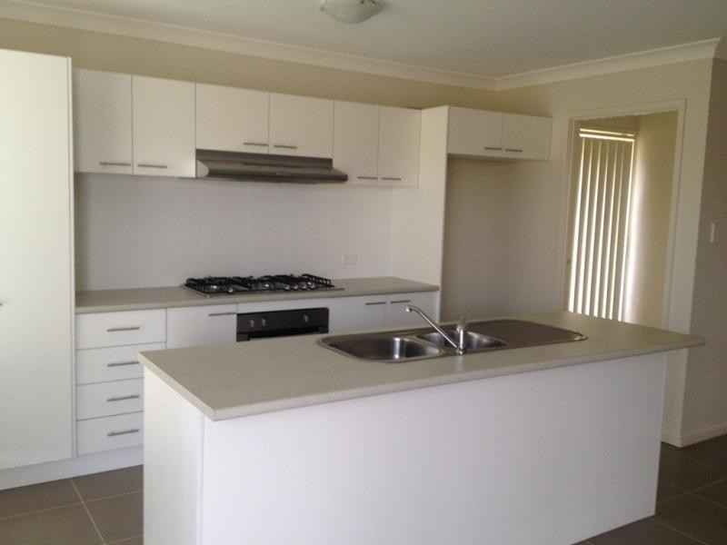 33 Ingleburn Gardens Dr, Ingleburn NSW 2565