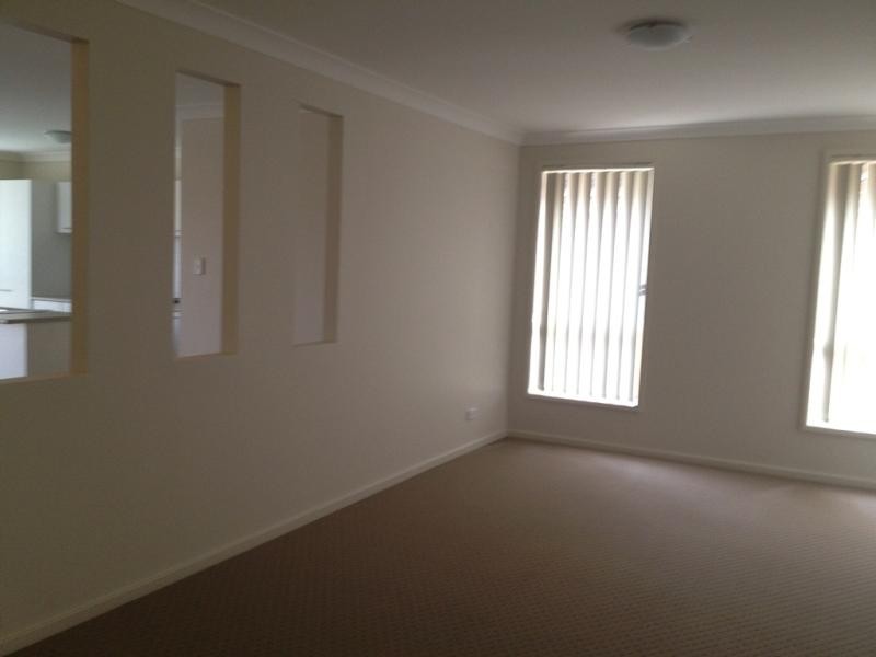 33 Ingleburn Gardens Dr, Ingleburn NSW 2565
