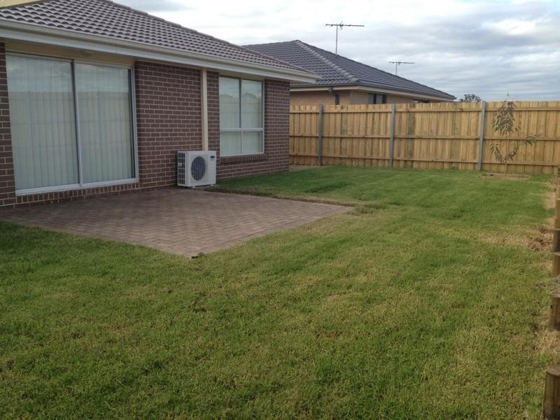 33 Ingleburn Gardens Dr, Ingleburn NSW 2565