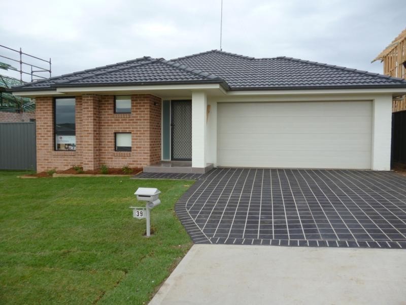 39 Glenmore Ridge Dr, Glenmore Park NSW 2745