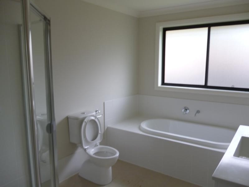 39 Glenmore Ridge Dr, Glenmore Park NSW 2745