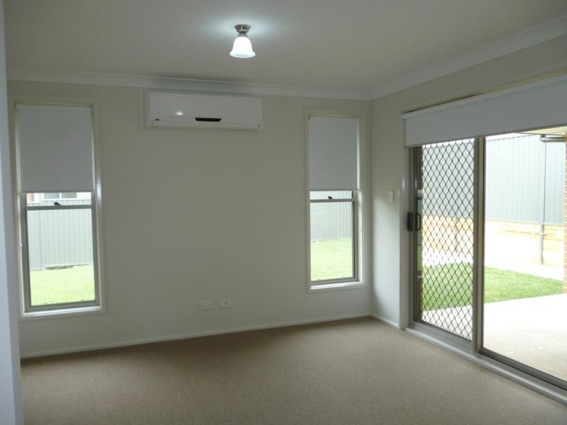 1 Gallinulla Pl, Glenmore Park NSW 2745