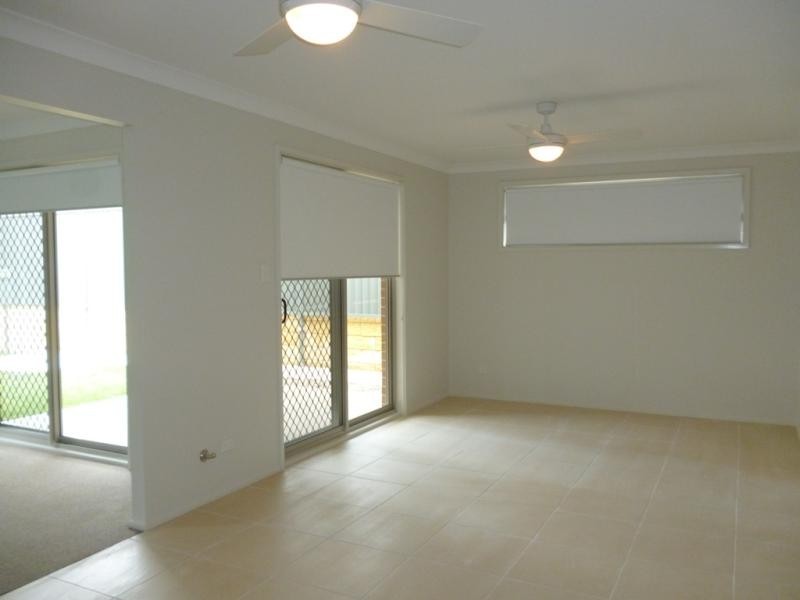 1 Gallinulla Pl, Glenmore Park NSW 2745