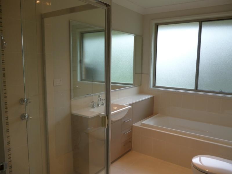 1 Gallinulla Pl, Glenmore Park NSW 2745