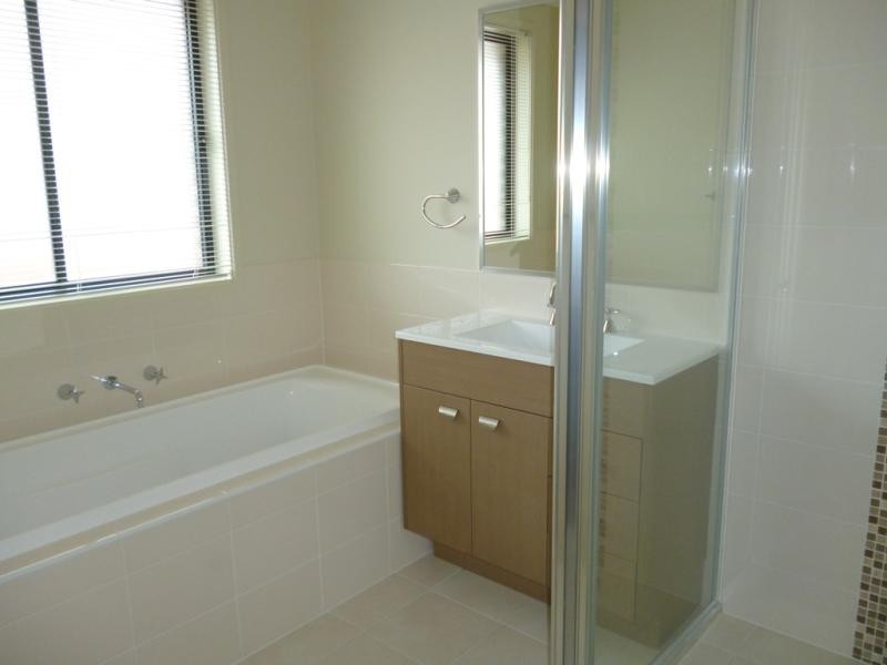 18 Acropolis Ave, Rooty Hill NSW 2766