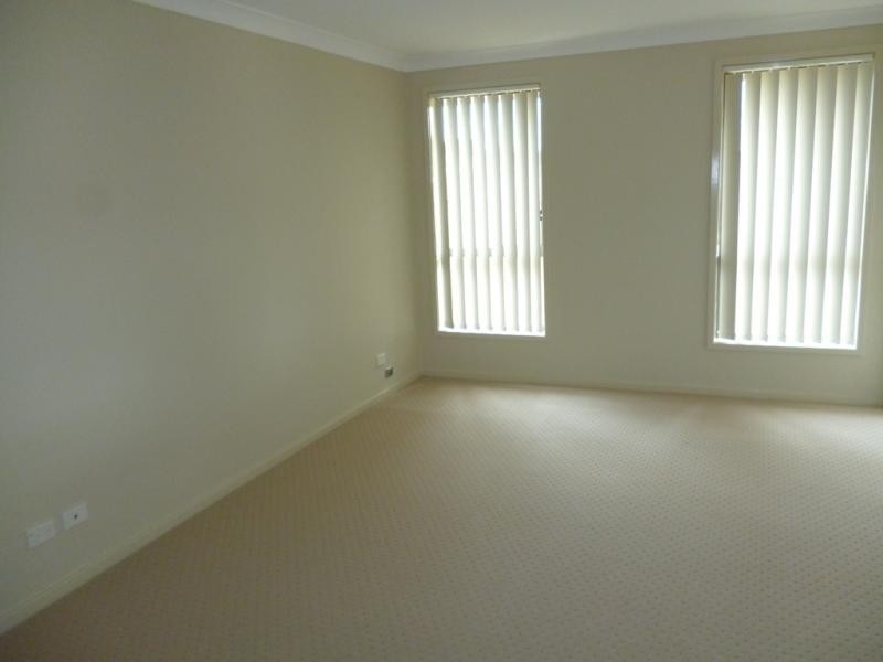 24 Ingleburn Gardens Dr, Ingleburn NSW 2565