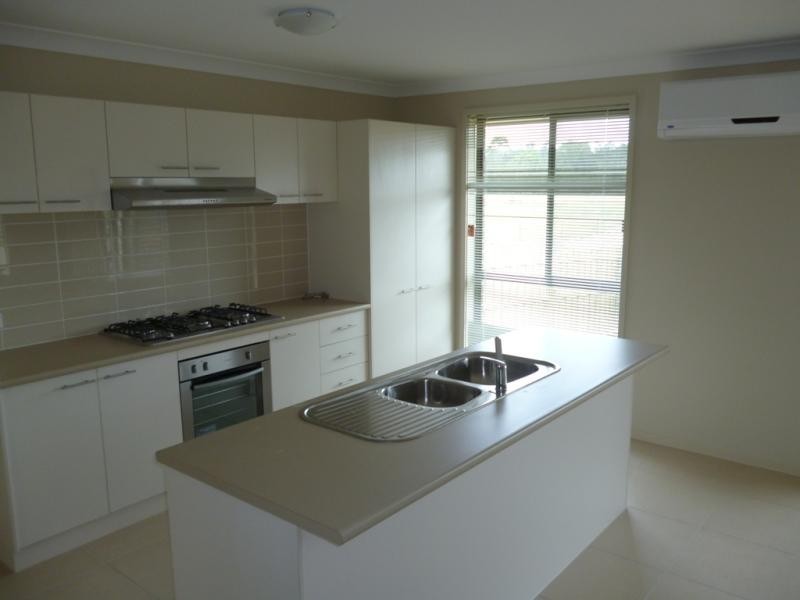 24 Ingleburn Gardens Dr, Ingleburn NSW 2565