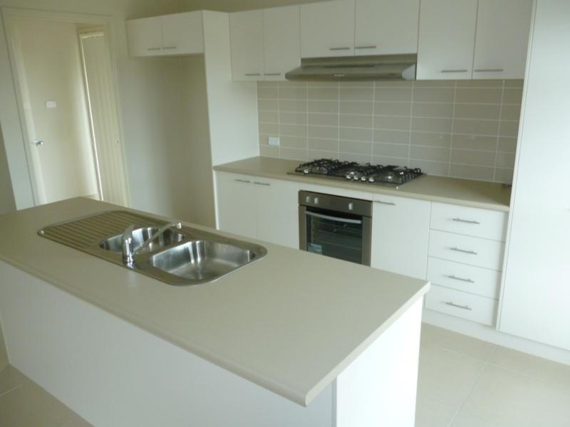 24 Ingleburn Gardens Dr, Ingleburn NSW 2565