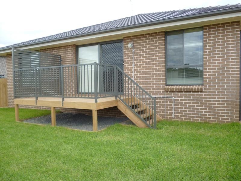 24 Ingleburn Gardens Dr, Ingleburn NSW 2565