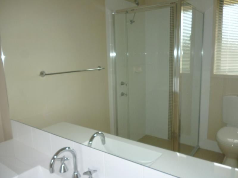 24 Ingleburn Gardens Dr, Ingleburn NSW 2565
