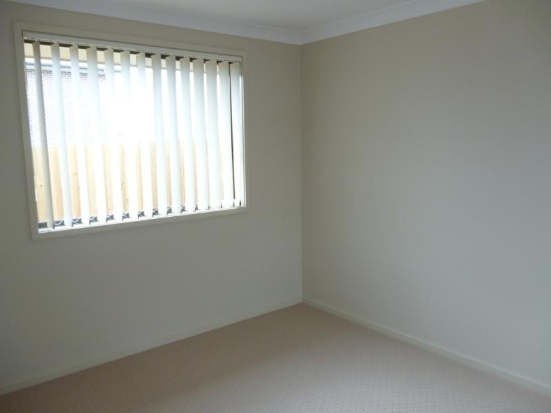 24 Ingleburn Gardens Dr, Ingleburn NSW 2565