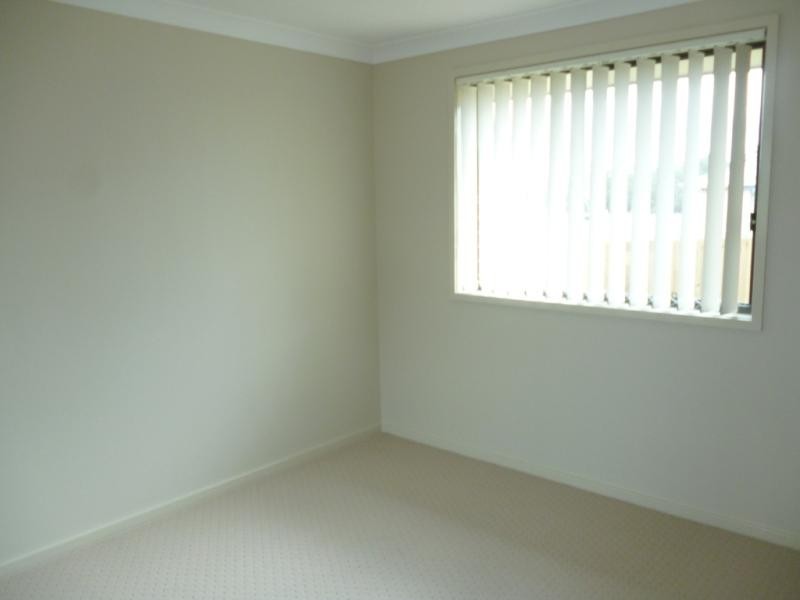24 Ingleburn Gardens Dr, Ingleburn NSW 2565