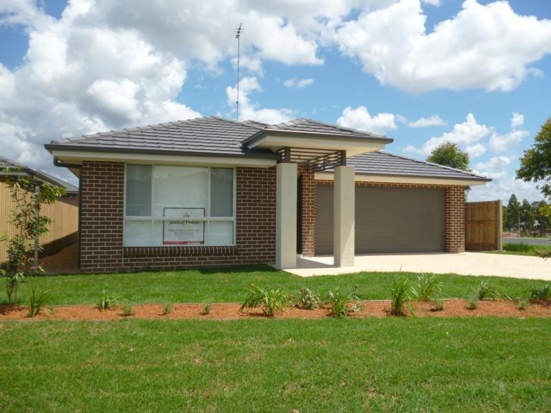 5 Sandstone Ave, Glenmore Park NSW 2745