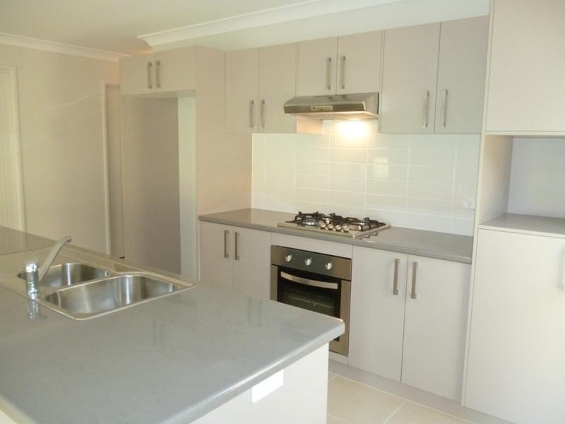 5 Sandstone Ave, Glenmore Park NSW 2745