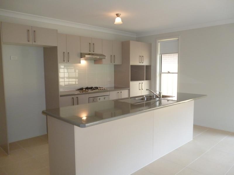 5 Sandstone Ave, Glenmore Park NSW 2745