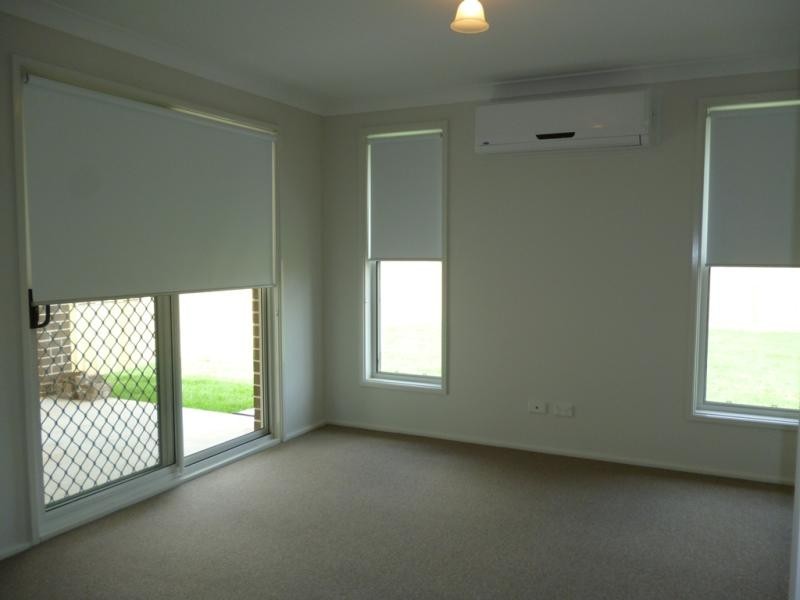 5 Sandstone Ave, Glenmore Park NSW 2745