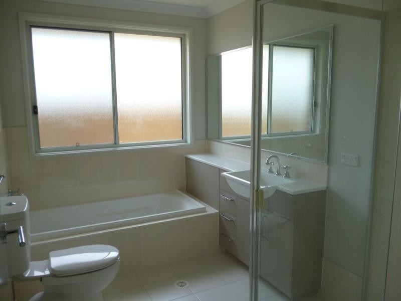 5 Sandstone Ave, Glenmore Park NSW 2745