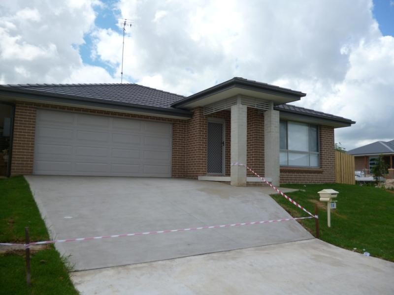 14 Crossley Ave, Glenmore Park NSW 2745