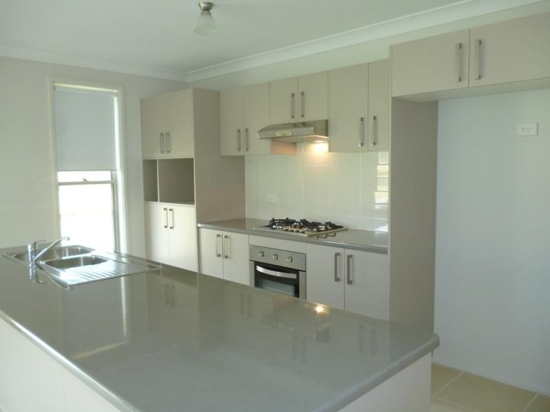 14 Crossley Ave, Glenmore Park NSW 2745