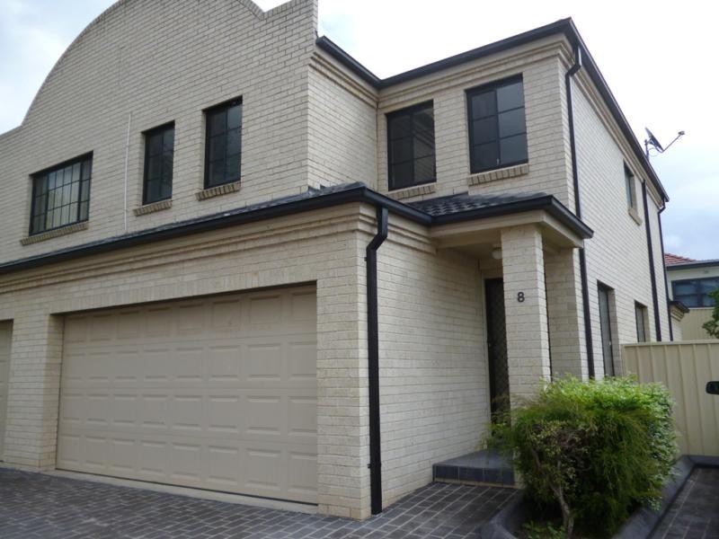 8/46-48 Wattle Rd, Casula NSW 2170