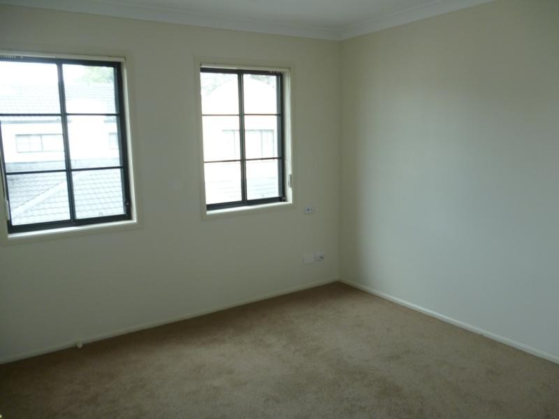 8/46-48 Wattle Rd, Casula NSW 2170