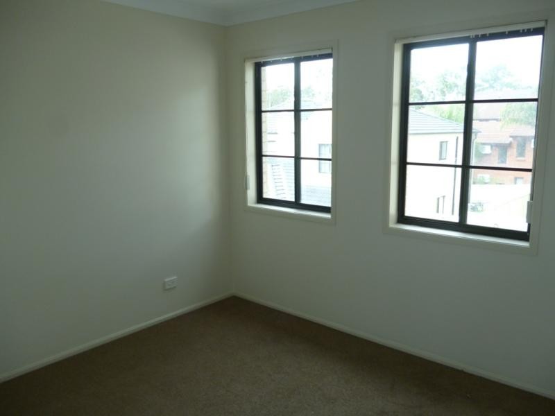 8/46-48 Wattle Rd, Casula NSW 2170