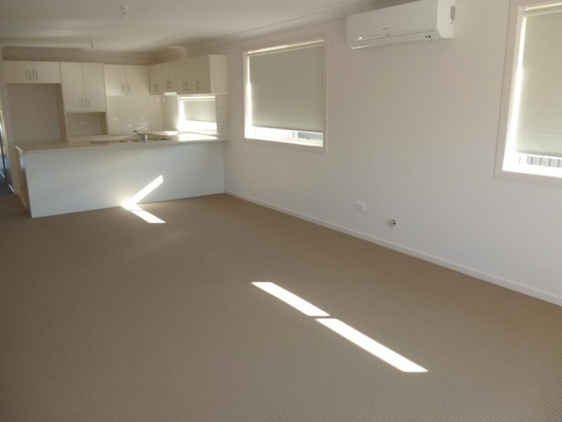 5 Domus St, Glenmore Park NSW 2745