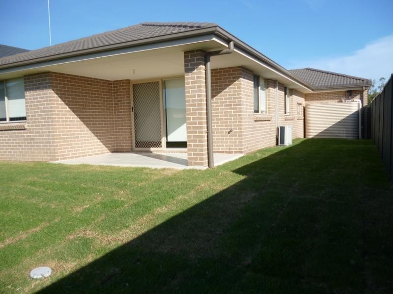 5 Domus St, Glenmore Park NSW 2745
