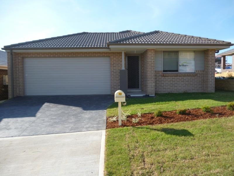 13 Domus St, Glenmore Park NSW 2745