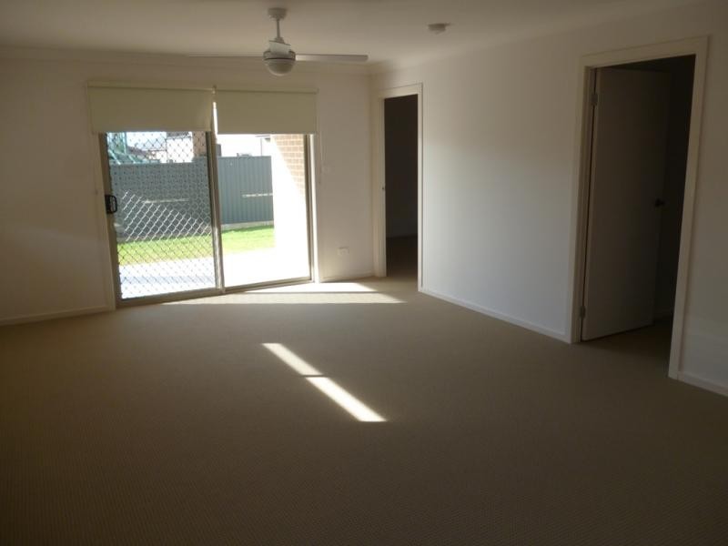 13 Domus St, Glenmore Park NSW 2745