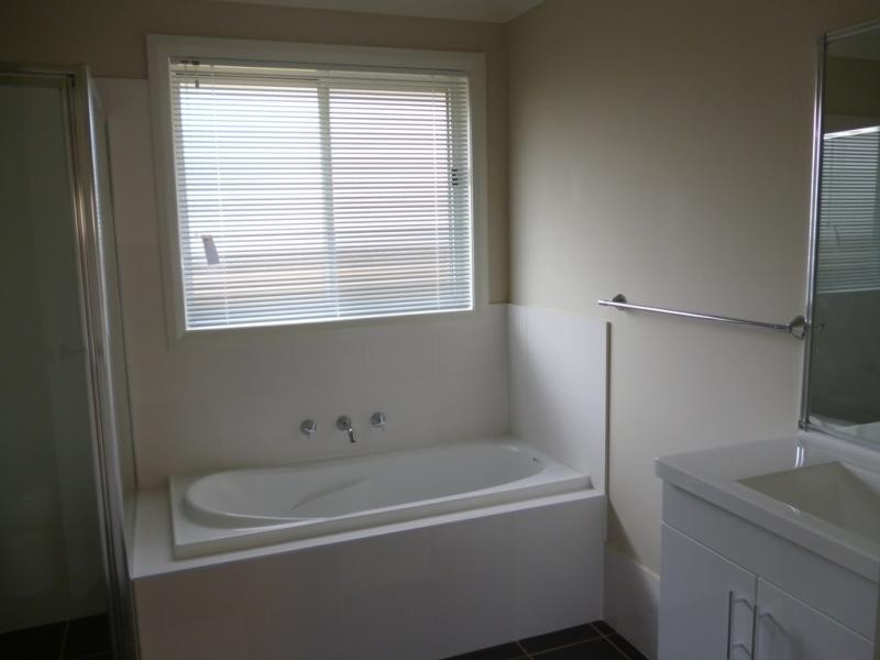 13 Burton Ave, Ingleburn NSW 2565