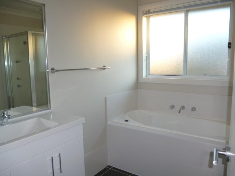 1 Larkin St, Ingleburn NSW 2565