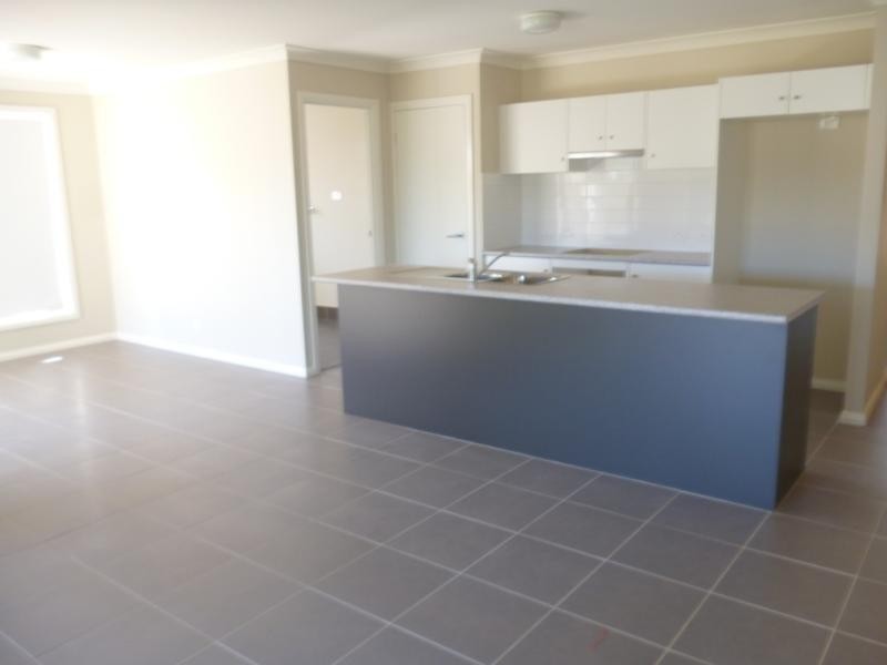 36 Hollyoake Cct, Ingleburn NSW 2565