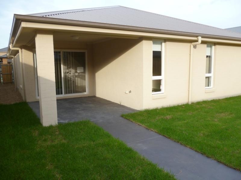 11 Loch Ave, Glenmore Park NSW 2745