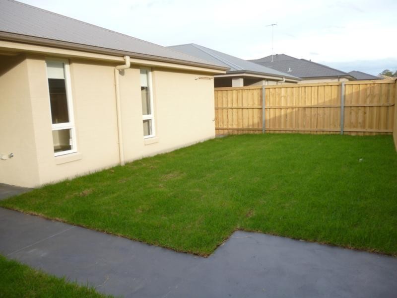 11 Loch Ave, Glenmore Park NSW 2745