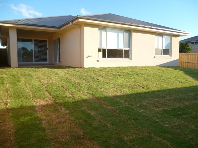 9 Burton Ave, Ingleburn NSW 2565